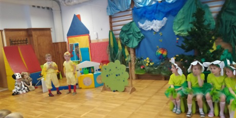 Powiększ grafikę: czerwony-kapturek-w-wykonaniu-grupy-rekinki-dla-najmlodszych-9-06-2022-367374.jpg
