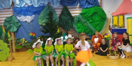 Powiększ grafikę: czerwony-kapturek-w-wykonaniu-grupy-rekinki-dla-najmlodszych-9-06-2022-367376.jpg
