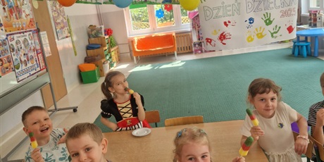 Powiększ grafikę: dzien-dziecka-w-przedszkolu-622145.jpg
