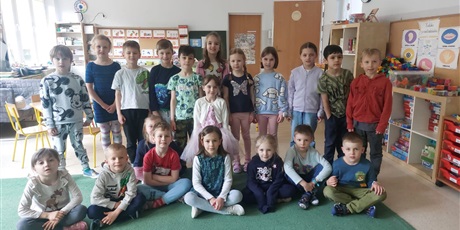Powiększ grafikę: urodzinki-w-grupie-marynarzy-622168.jpg
