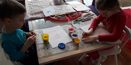 Powiększ grafikę: Przedszkolaki pracują w domu - galeria zdjęć